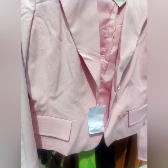 NWT! Elegant Pink Women's Blazer - Picture 2 of 9